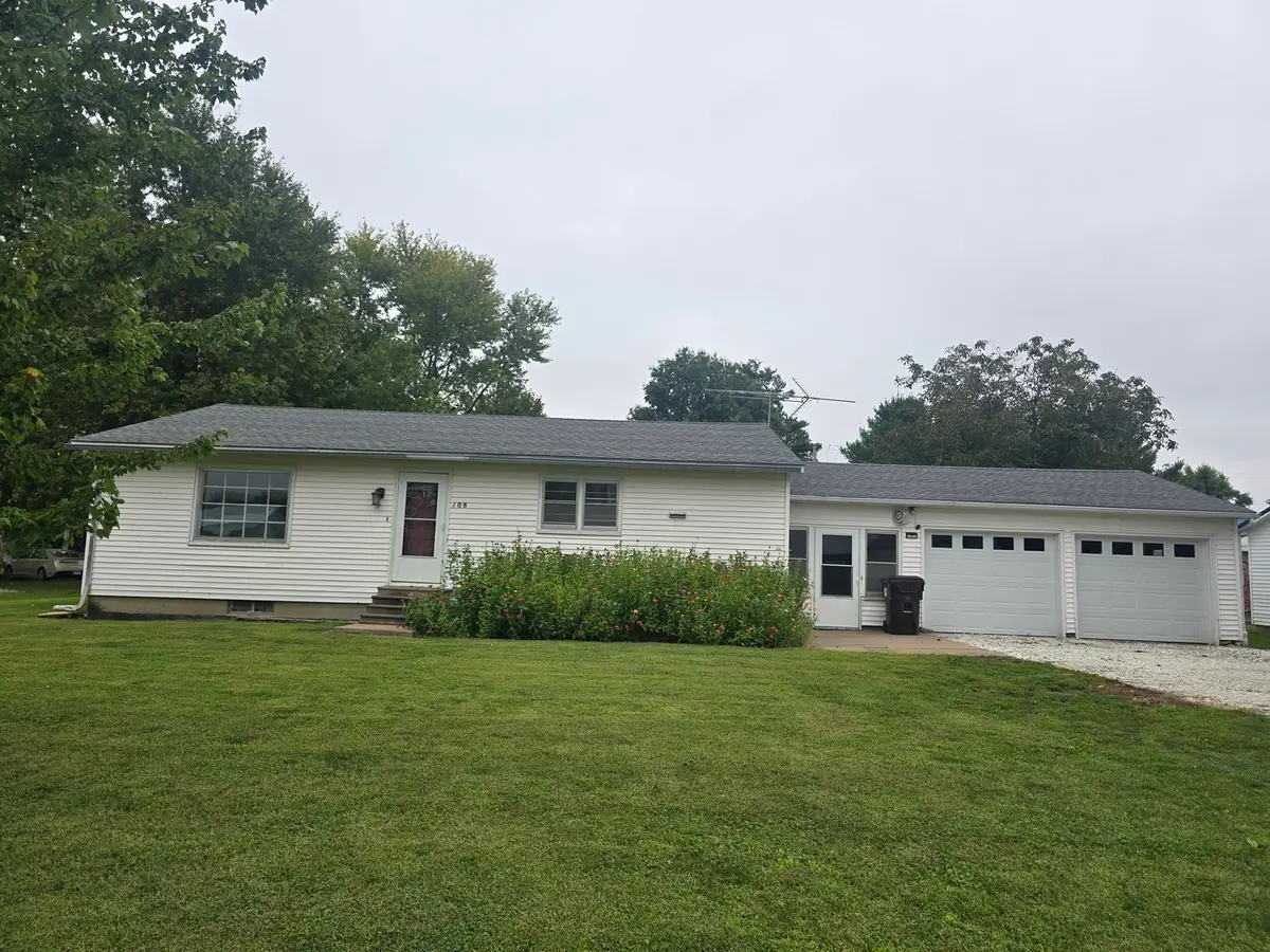 108 S Belmont Street, Bowen, IL 62316 - #1