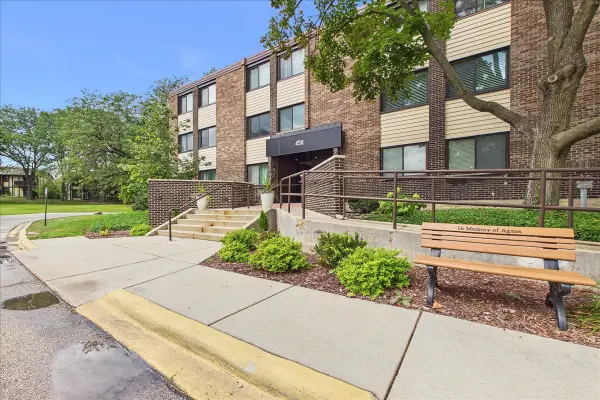 450 Raintree Court #2K, Glen Ellyn, IL 60137