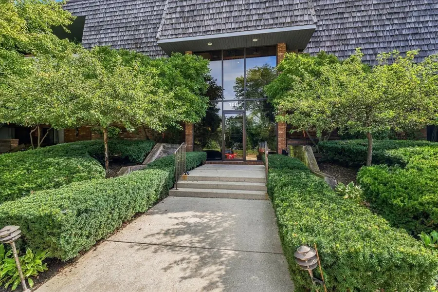100 Red Top Drive #303, Libertyville, IL 60048 - #2