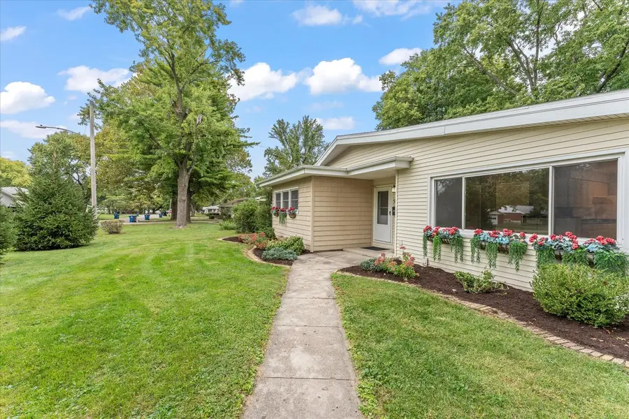 907 S Longview Road, Monticello, IL 61856 - #3