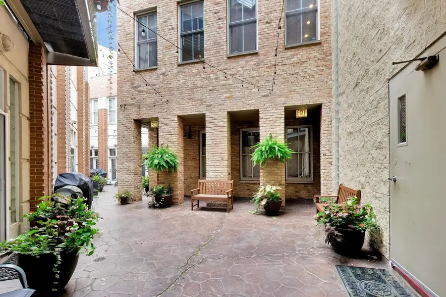 1235 W George Street #106, Chicago, IL 60657 - #2