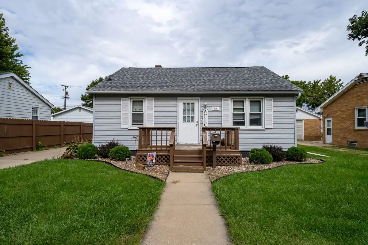 911 W Madison Street, Pontiac, IL 61764 - #1
