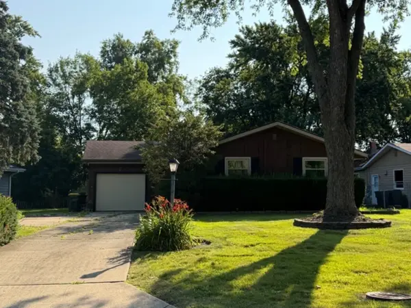 381 N Silverleaf Boulevard, Carol Stream, IL 60188