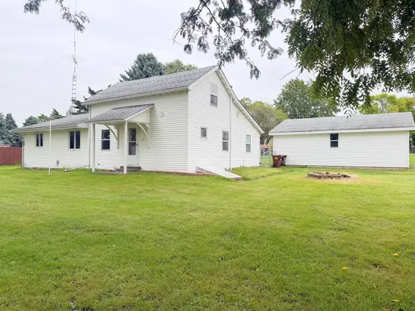 217 S Walnut Street, Shannon, IL 61078