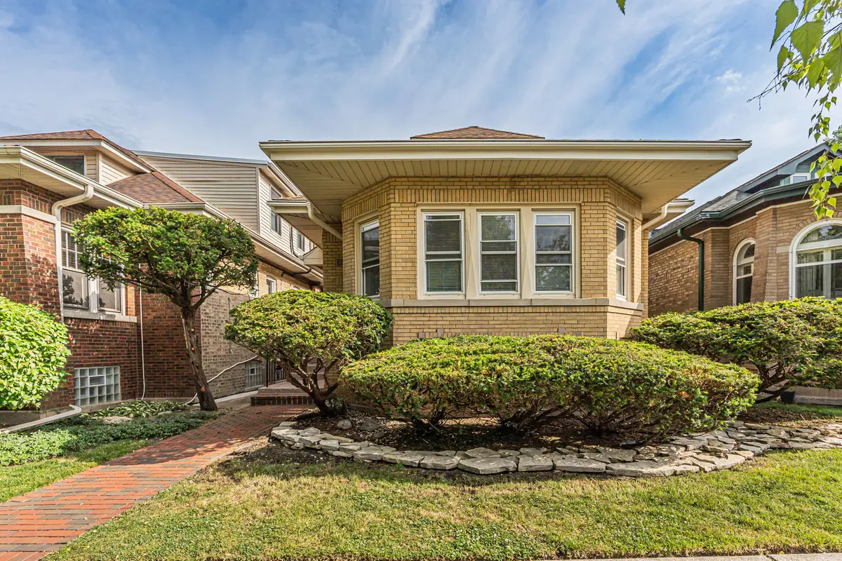 2539 W Morse Avenue, Chicago, IL 60645 - #1