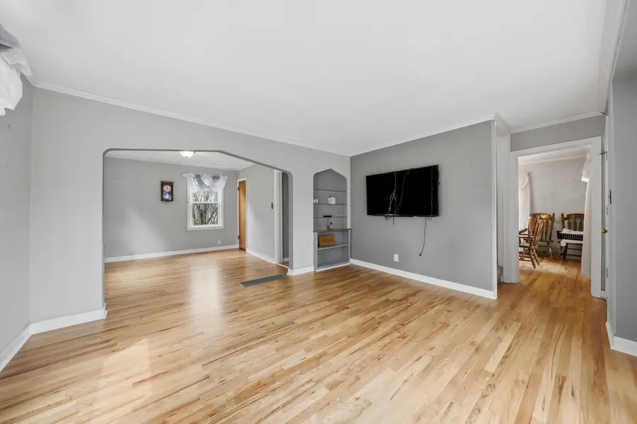 8818 S Sacramento Avenue, Evergreen Park, IL 60805 - #2