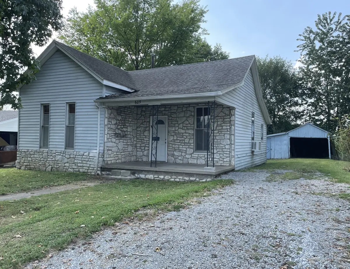 605 Schumaker Street, Carmi, IL 62821 - #1