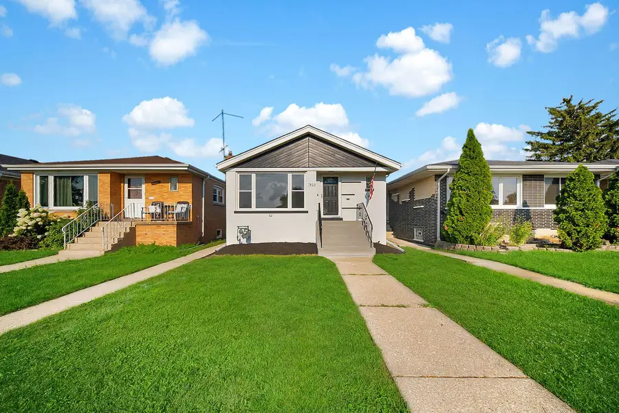 7823 Moody Avenue S, Burbank, IL 60459 - #2