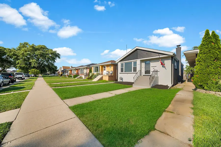 7823 Moody Avenue S, Burbank, IL 60459 - #3