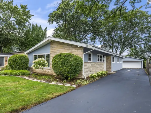 2612 Fontana Drive, Glenview, IL 60025