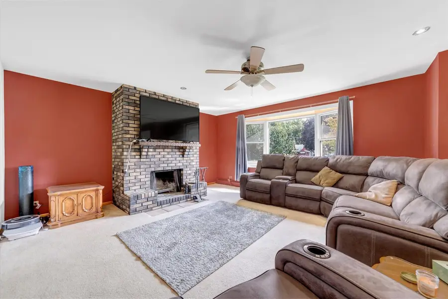 126 Bunkerhill Avenue, South Elgin, IL 60177 - #2