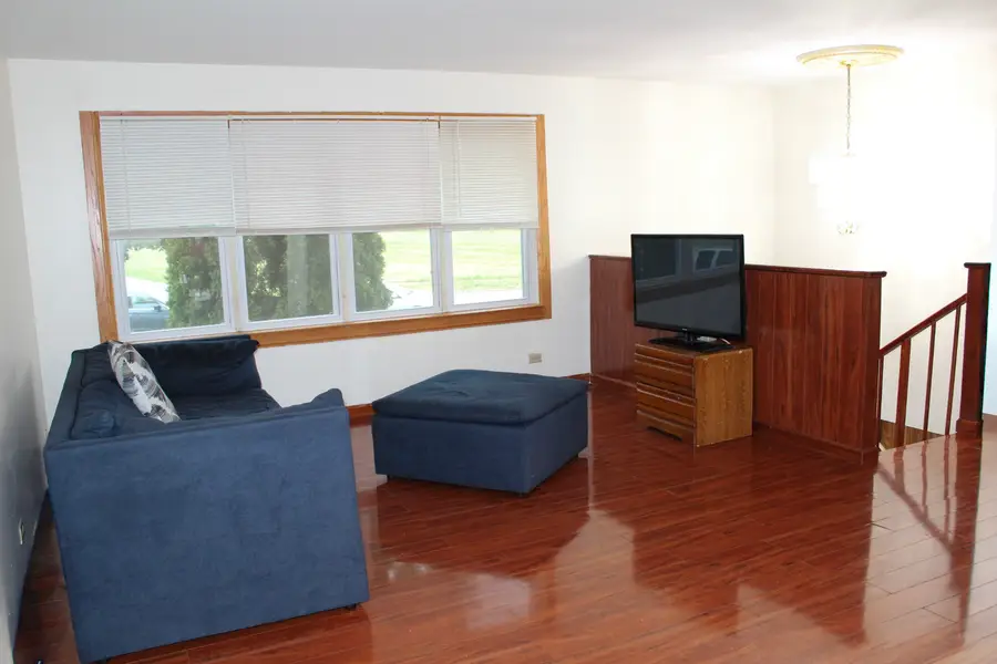 409 E Cherry Hill, Addison, IL 60101 - #3