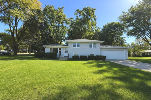 955 Silver Lake Road, Cary, IL 60013