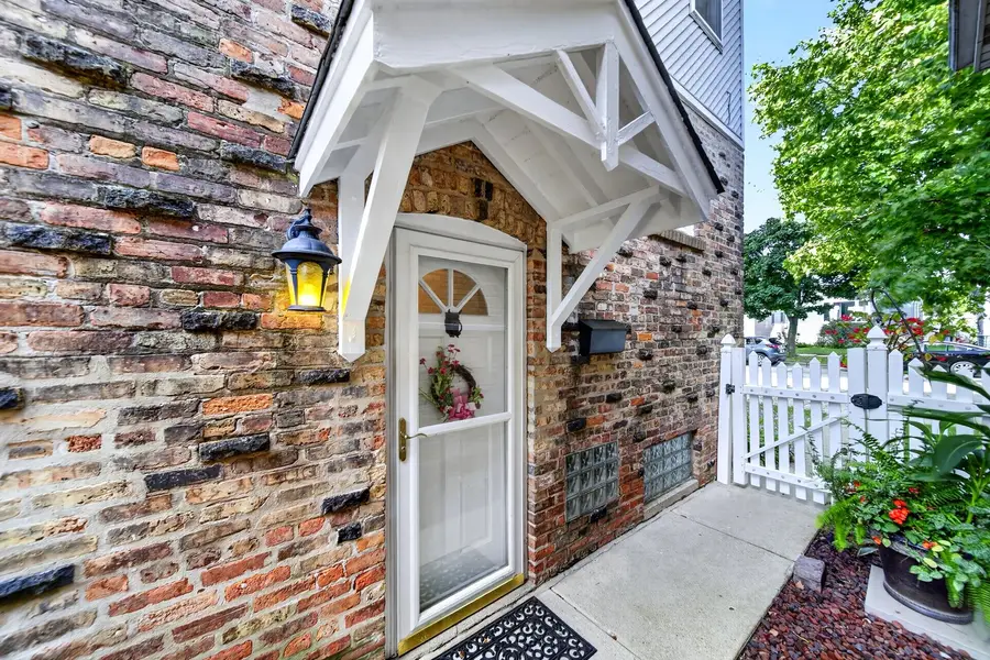 5407 N Mont Clare Avenue, Chicago, IL 60656 - #2
