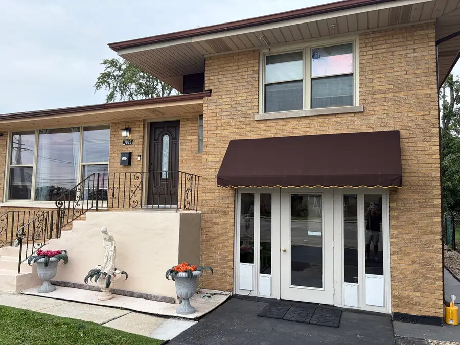 7923 Central Avenue, Burbank, IL 60459 - #2