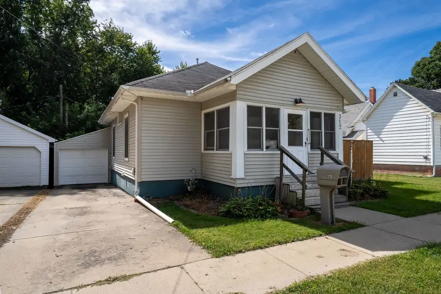 312 E South Street, Clinton, IL 61727 - #2