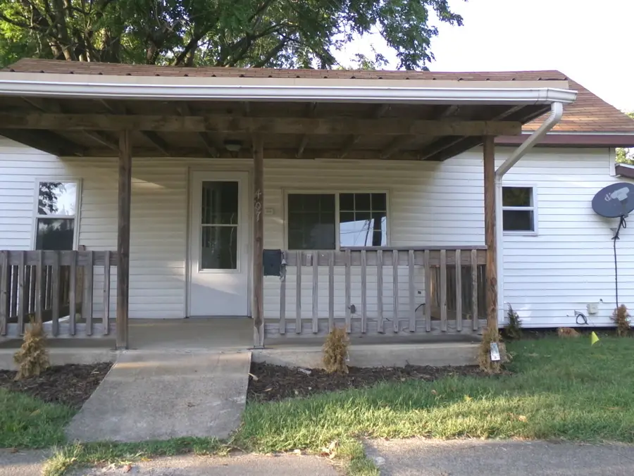 407 E Woodlawn Street, Clinton, IL 61727 - #2