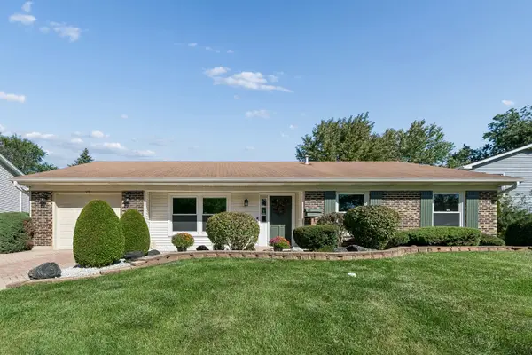 25 Red Haw Lane, Lake Zurich, IL 60047