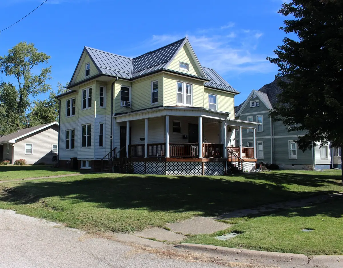 423 W Main Street, Clinton, IL 61727 - #1