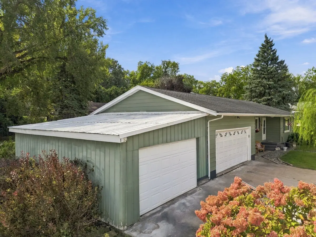 2009 N 10th Street, Clinton, IA 52732 - #1