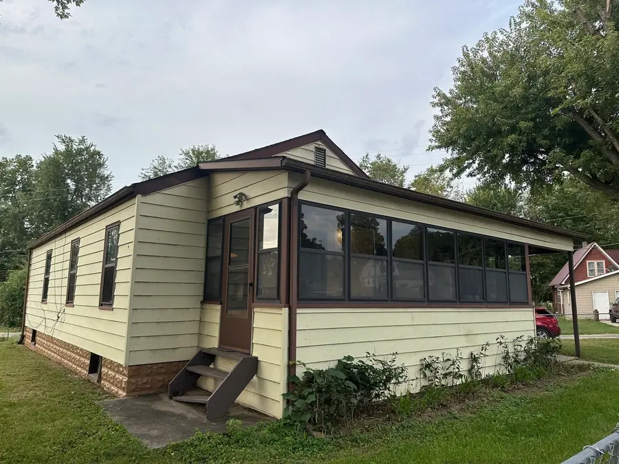 1607 Ontario Avenue, Savanna, IL 61074 - #2