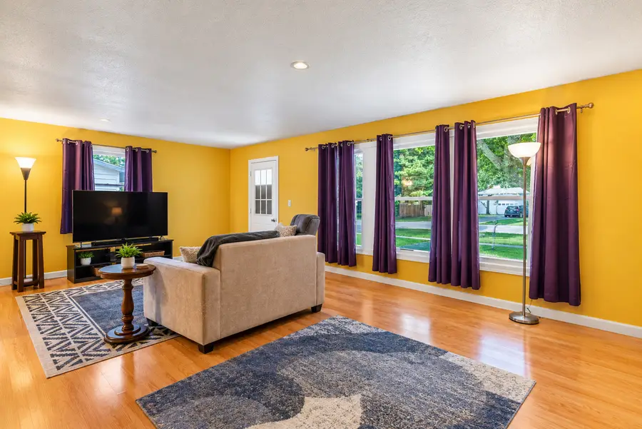 206 S 3rd Street, Malta, IL 60150 - #3
