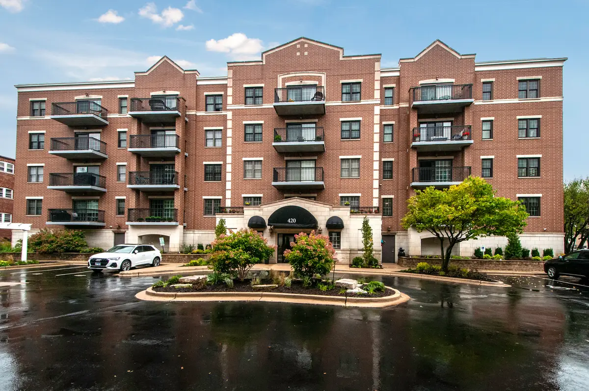420 W Burlington Avenue #207, La Grange, IL 60525 - #1