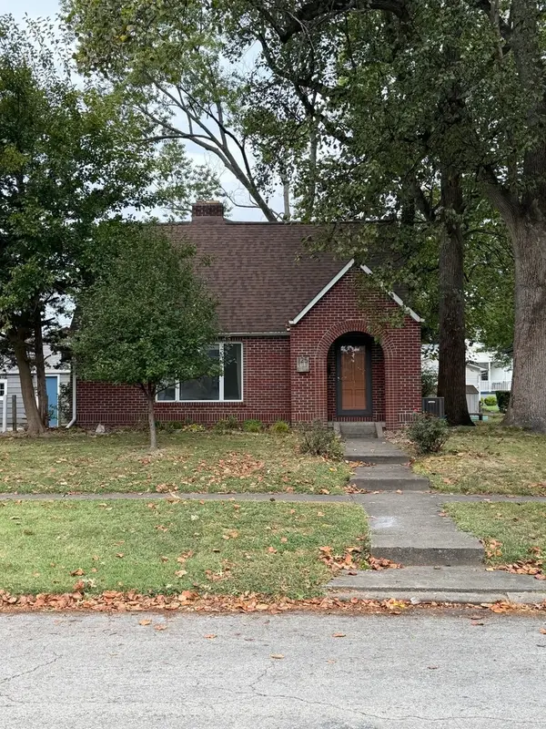125 S Onstott Avenue, Duquoin, IL 62832