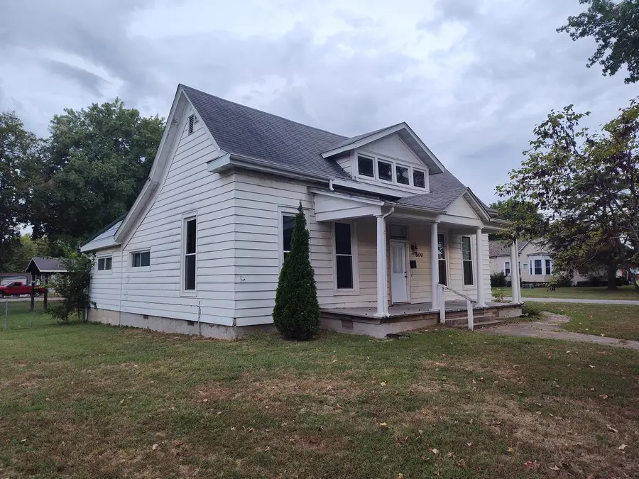 600 S Washington Street, McLeansboro, IL 62859 - #2