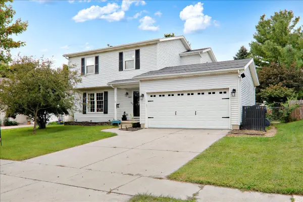 2805 Rocksbury Drive, Bloomington, IL 61705