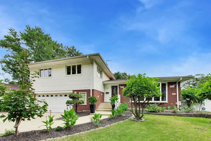 911 S Elmhurst Road, Mount Prospect, IL 60056 - #3