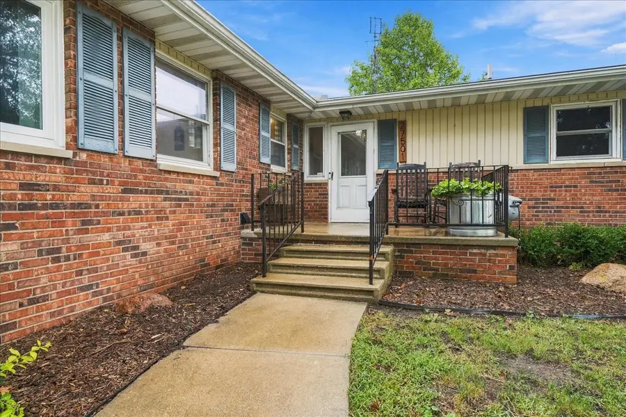 27501 Woods Road, Farmer City, IL 61842 - #2