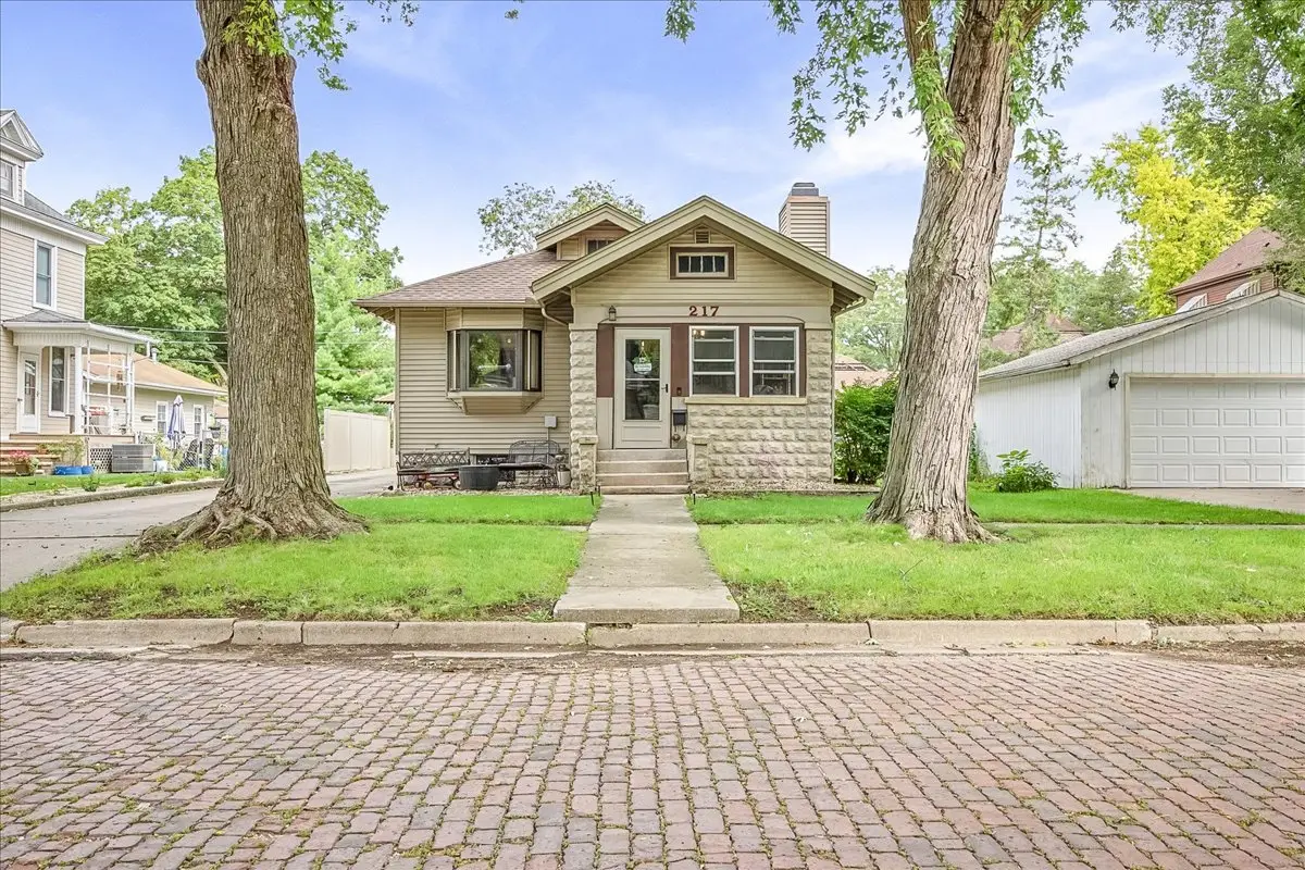 217 W Moulton Street, Pontiac, IL 61764 - #1