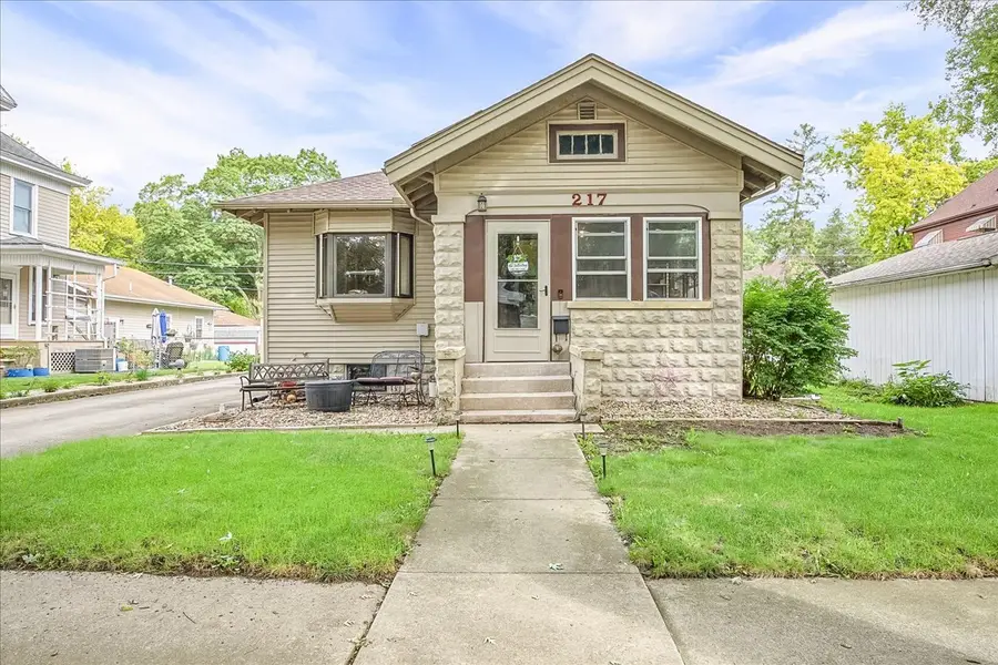 217 W Moulton Street, Pontiac, IL 61764 - #2