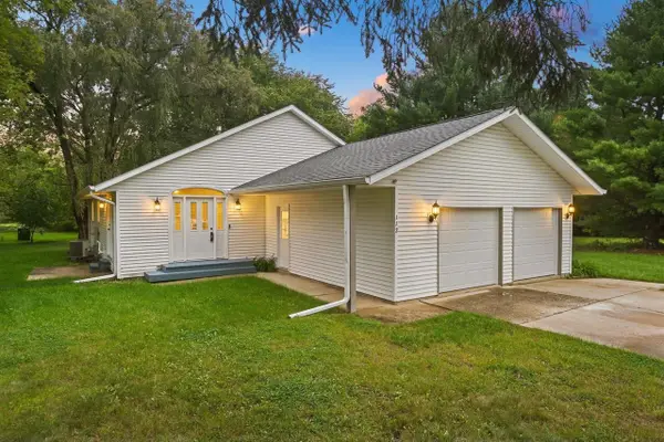 112 Liverpool Drive, Poplar Grove, IL 61065