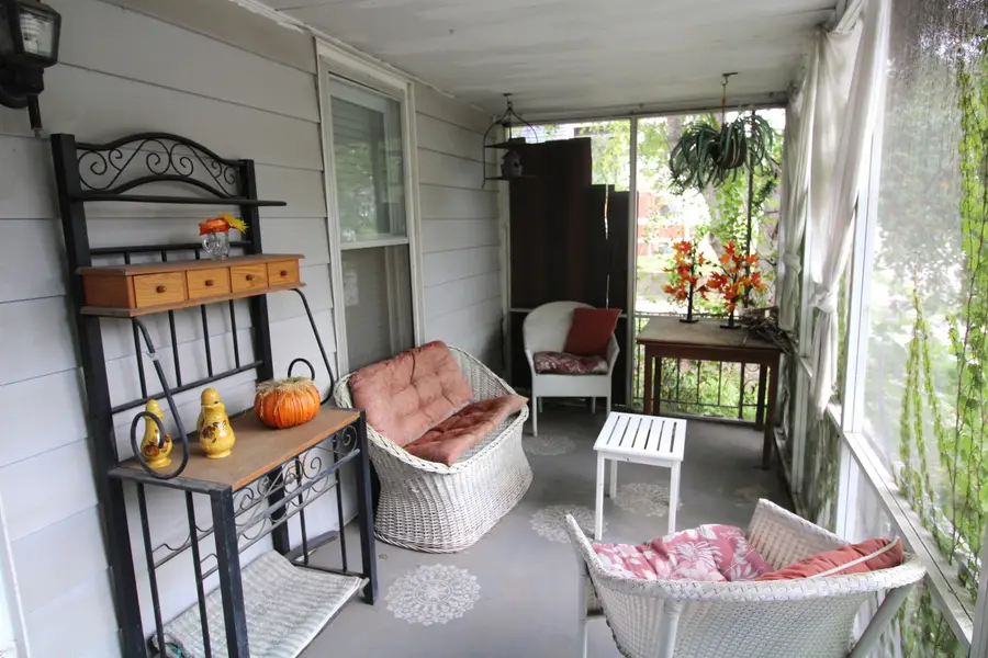 512 E High Street, Davenport, IA 52803 - #2