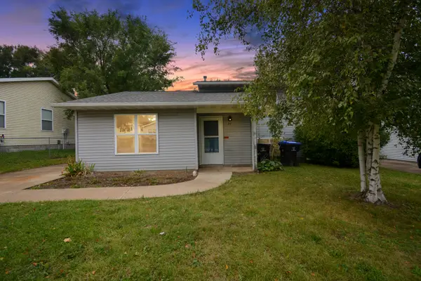 27 Partner Place, Bloomington, IL 61701