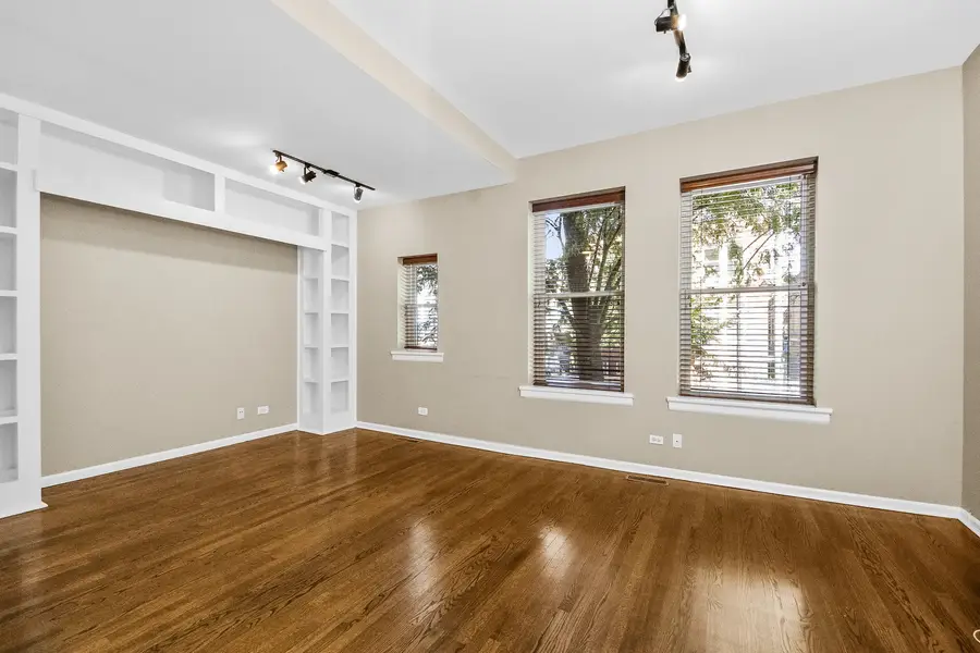 1049 W Montana Street #1, Chicago, IL 60614 - #3