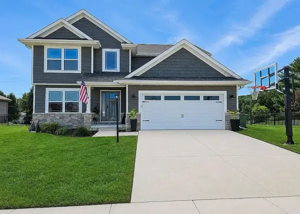 705 Red Bud Drive, Mahomet, IL 61853
