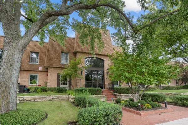 1230 Park Avenue #210, Highland Park, IL 60035