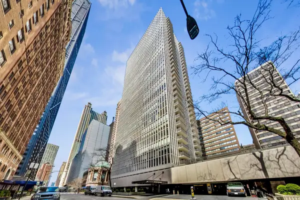 200 E Delaware Place #26A, Chicago, IL 60611