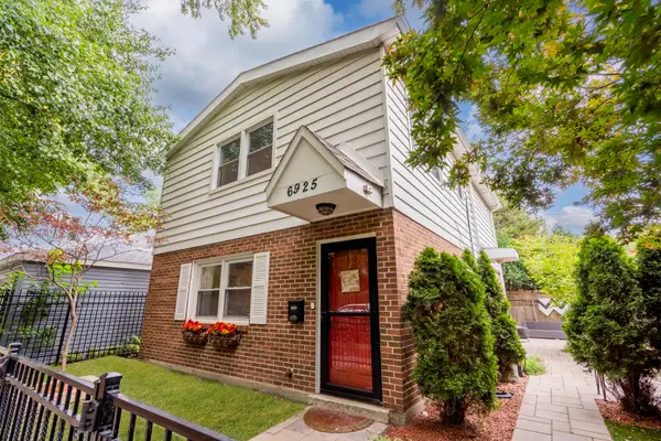 6925 N Ravenswood Avenue, Chicago, IL 60626