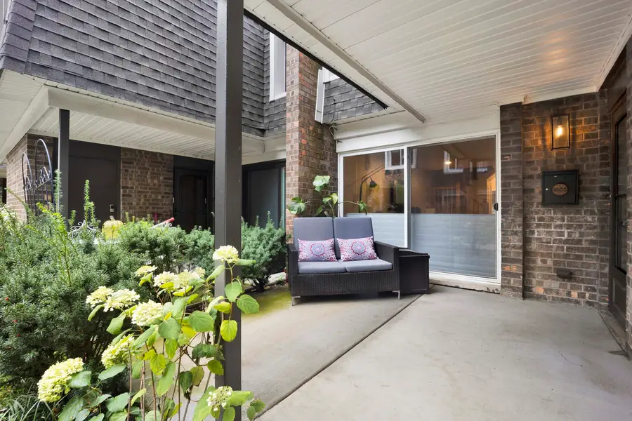 1635 W Belle Plaine Avenue, Chicago, IL 60613 - #3