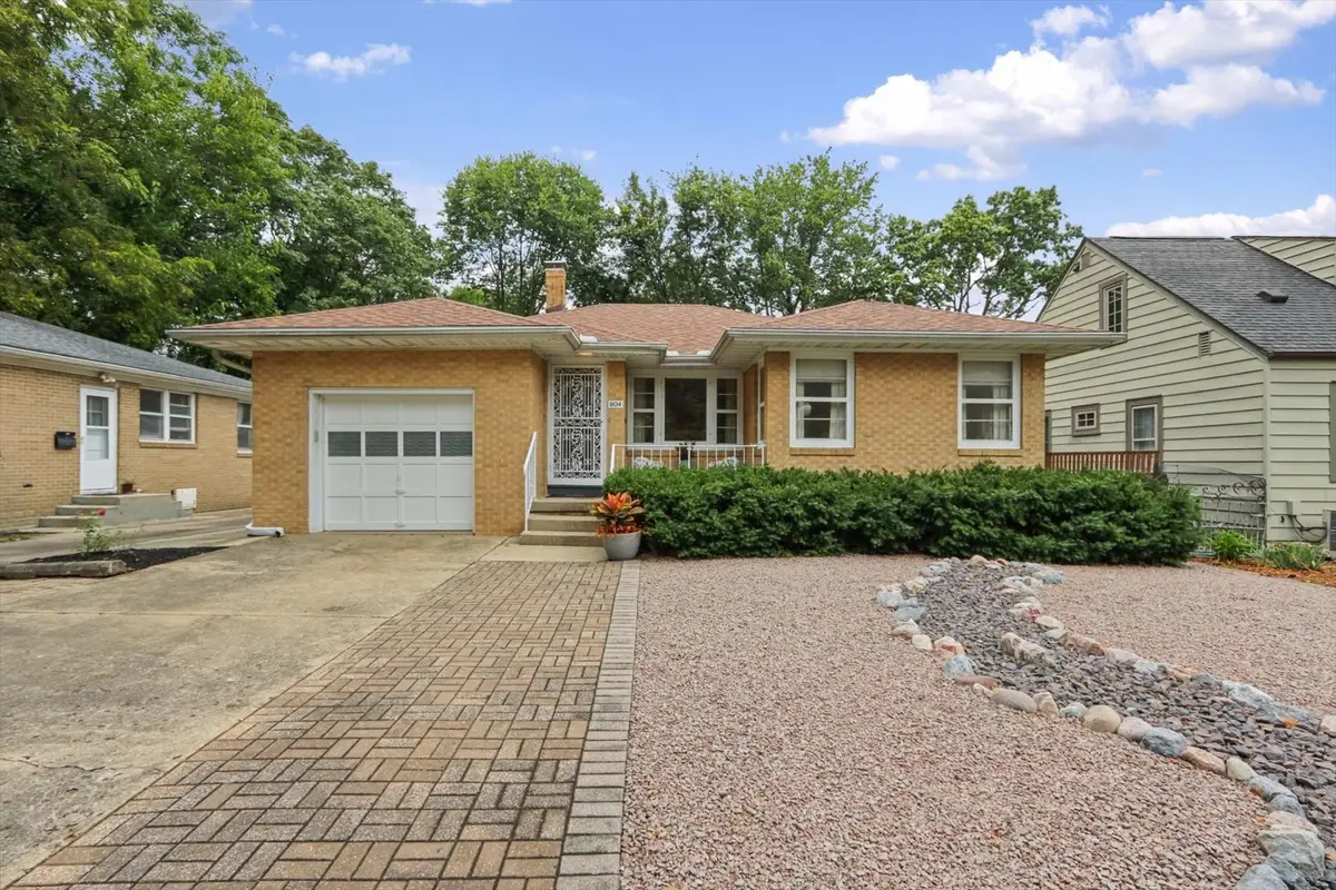 804 W White Street, Champaign, IL 61820 - #1