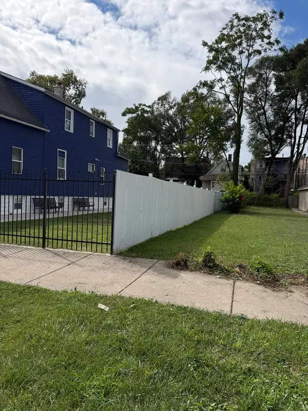 10732 S Edbrooke Avenue, Chicago, IL 60628