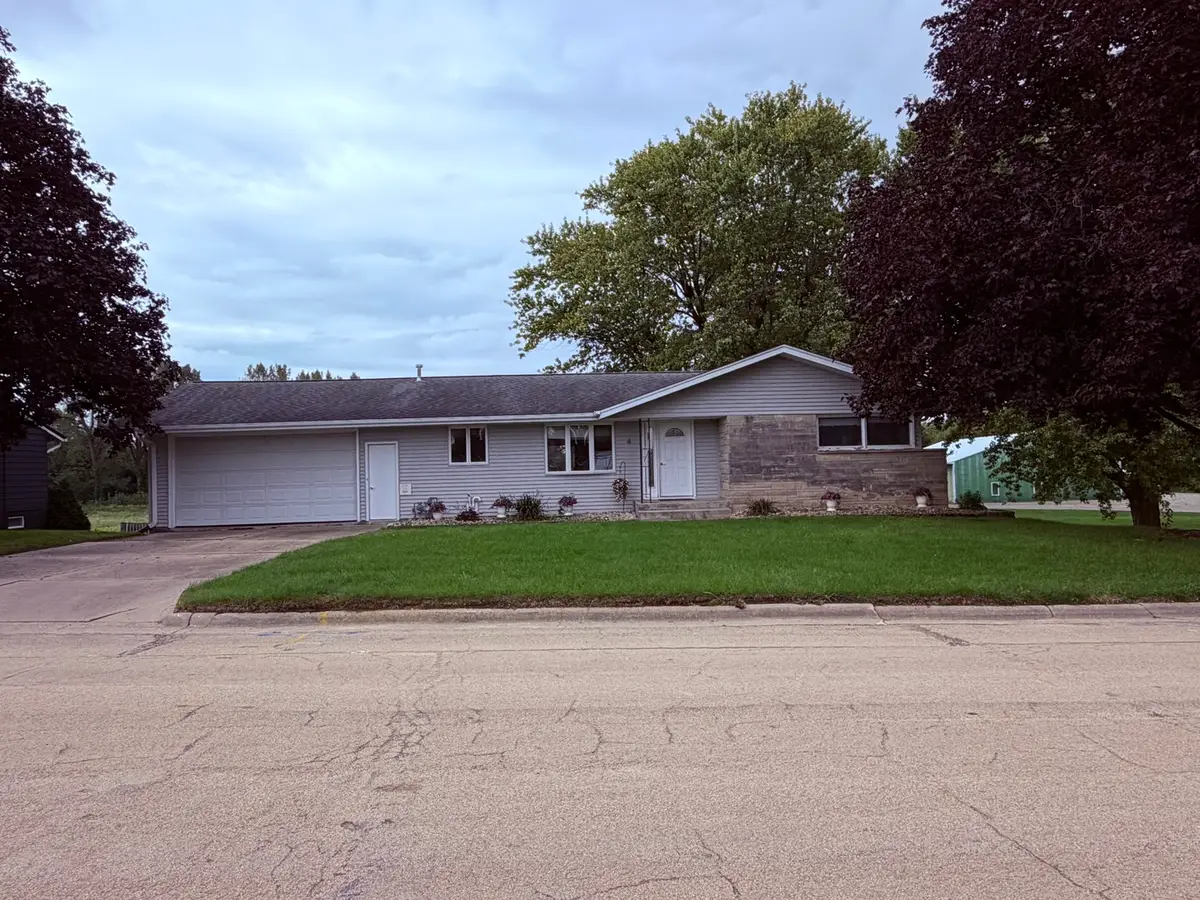 4 Genesee Court, Morrison, IL 61270 - #1