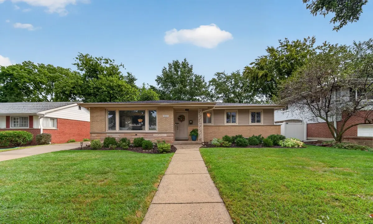 863 S Cedar Avenue, Elmhurst, IL 60126 - #1