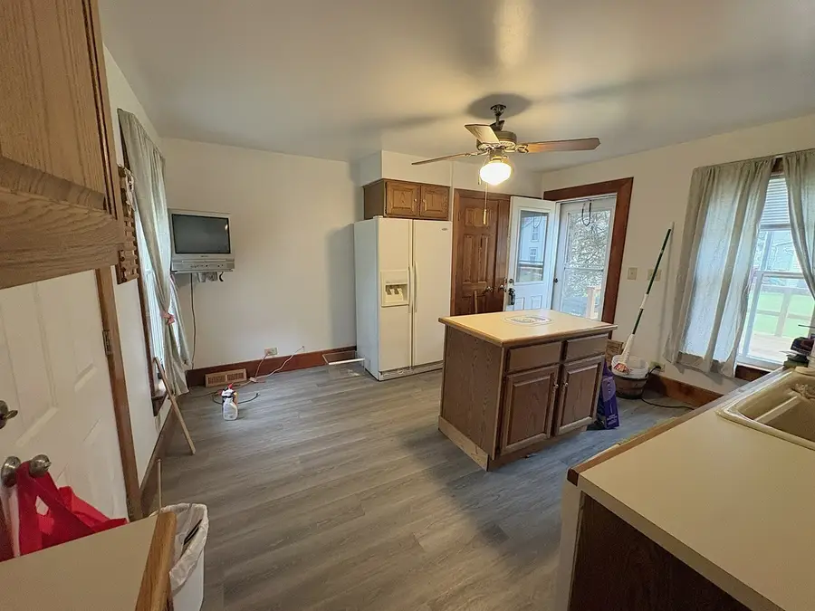 810 E 4th Street, Sterling, IL 61081 - #2