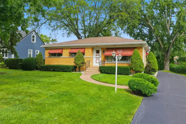 422 W Larkdale Lane W, Mount Prospect, IL 60056