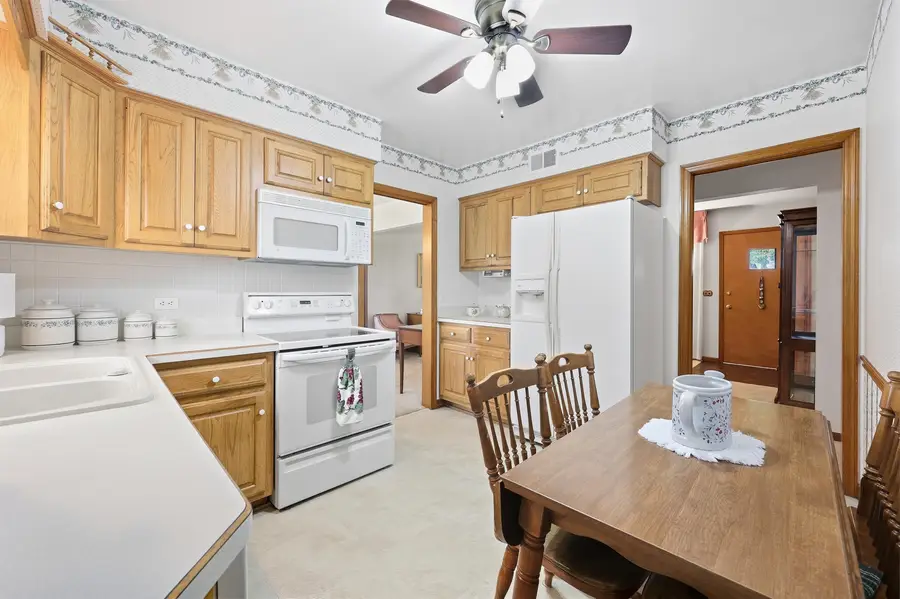 422 W Larkdale Lane W, Mount Prospect, IL 60056 - #3